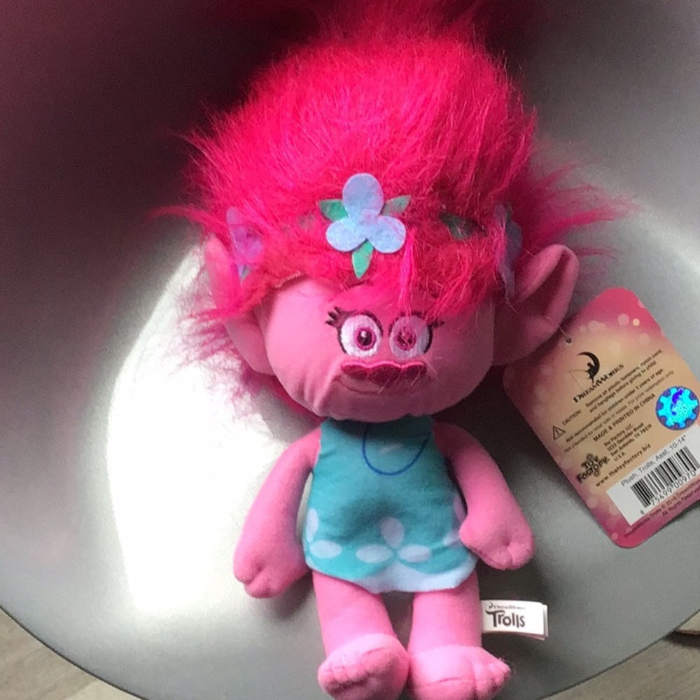 Trolls Bright Pink Plush “Poppy”